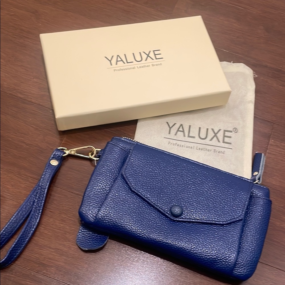 Yaluxe Blue Leather Wristlet